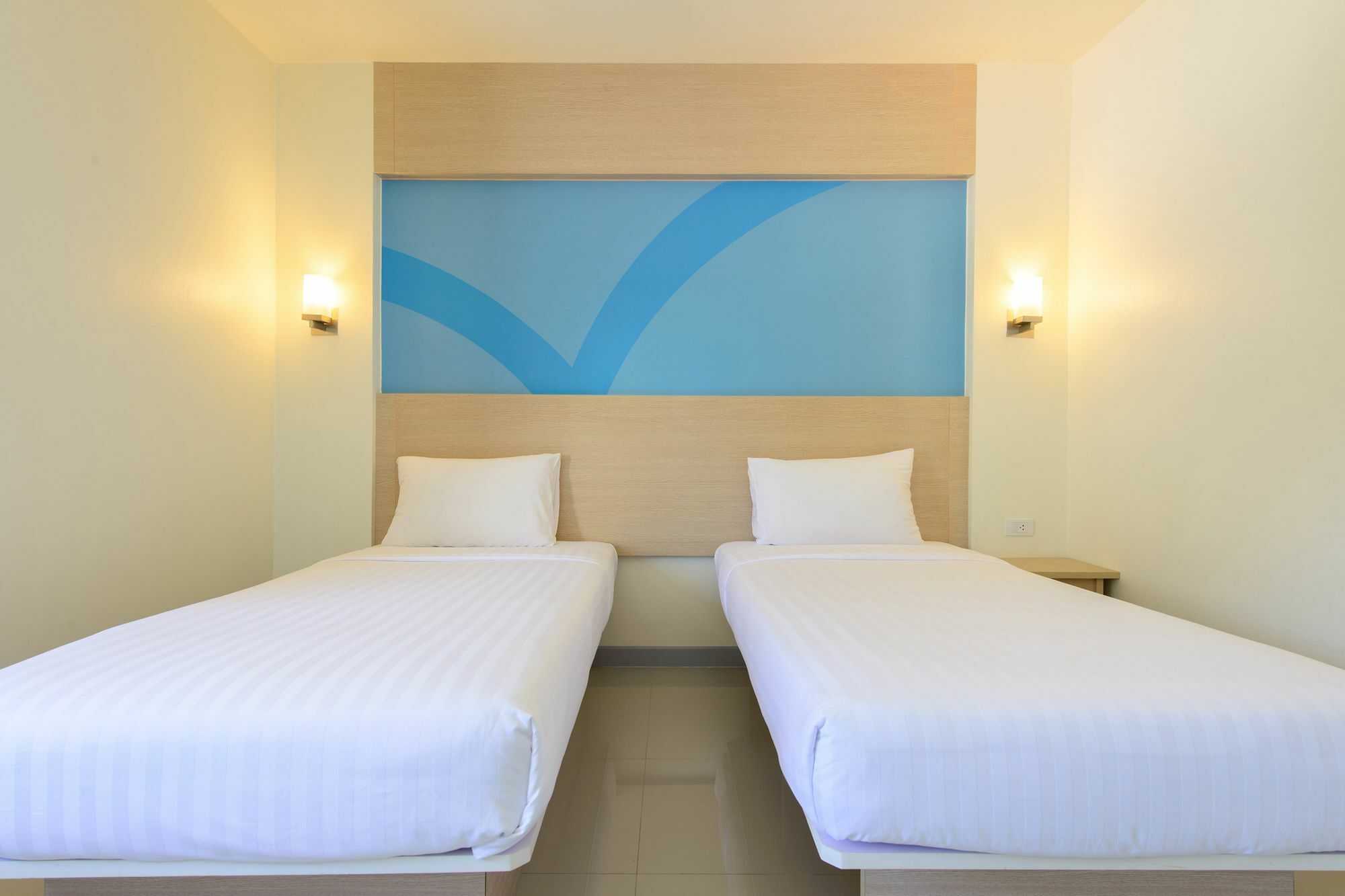 Hop Inn Lop Buri Екстериор снимка