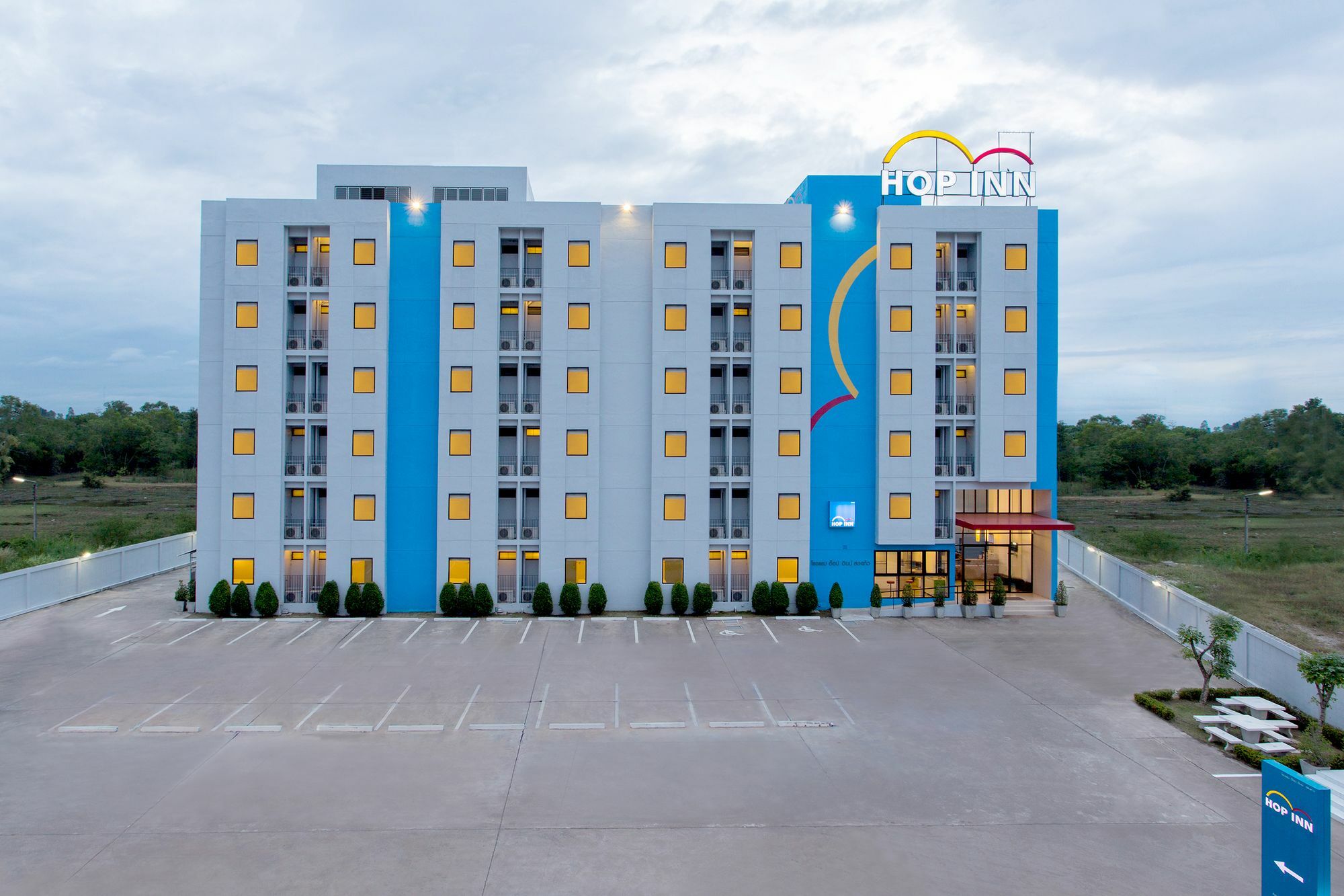 Hop Inn Lop Buri Екстериор снимка
